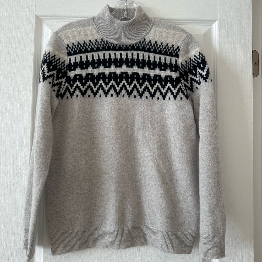 C by Bloomingdale’s cashmere turtleneck size medium worn once.